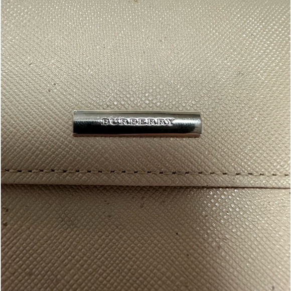 Burberry Kiss Lock Wallet!! 
1019 - Picture 2 of 9